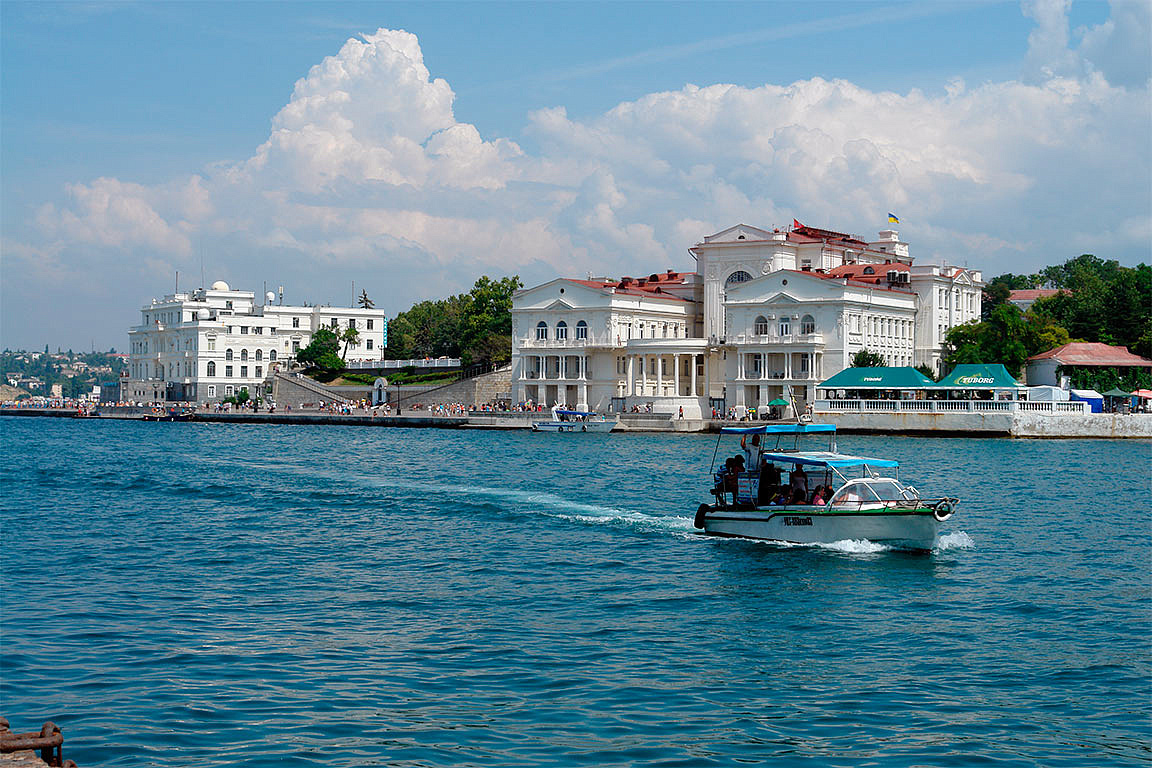 Крым: туристы и отдыхающие